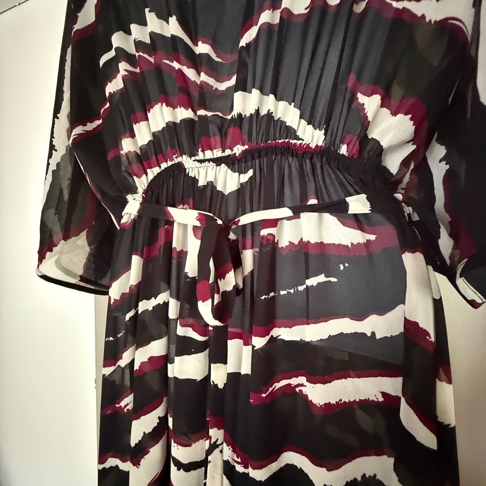 H&M Black, White, and Red Patterned Maxi Dress - Picture 5 of 5